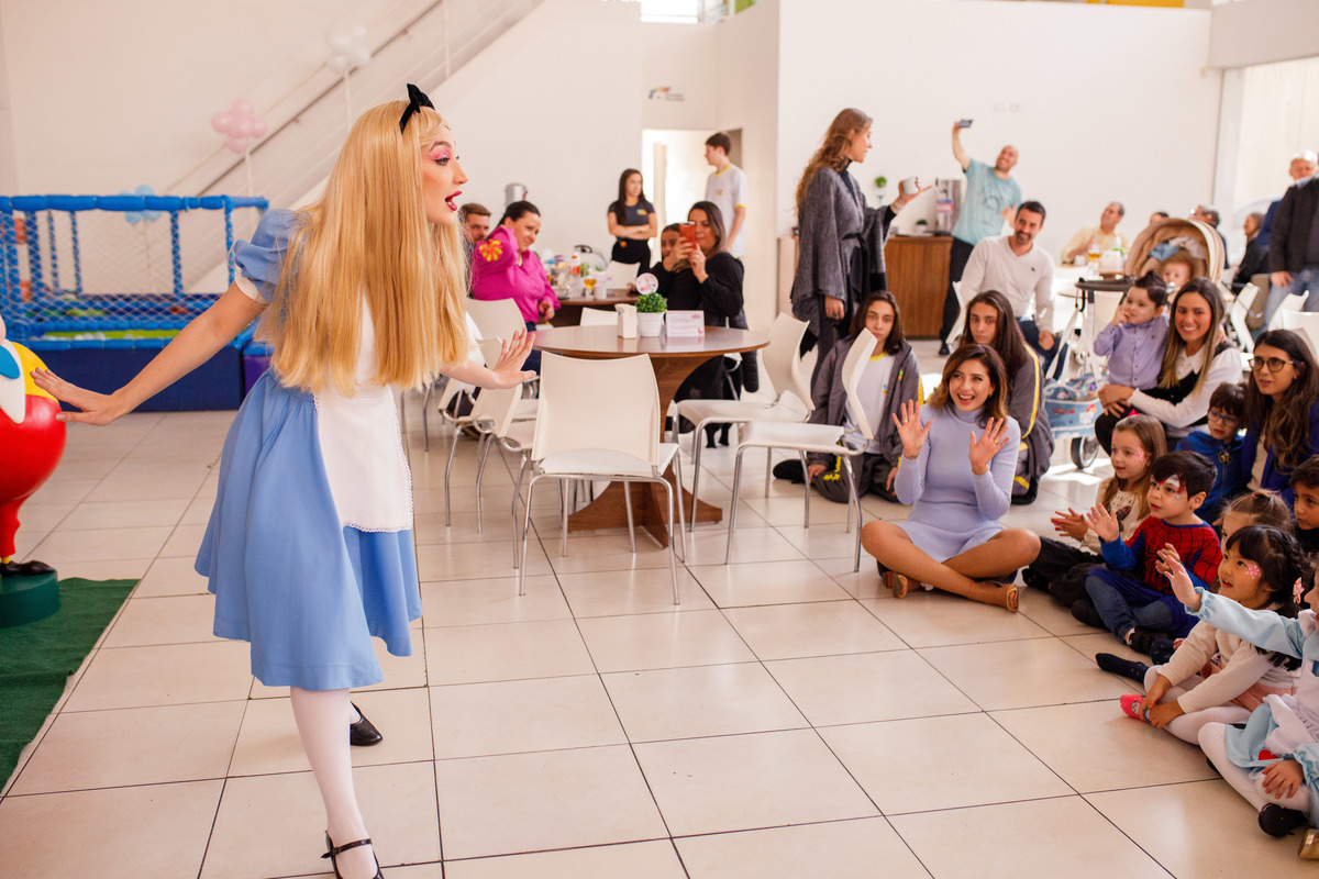 Fotografa familia Curitiba - alice no pais das maravilhas buffet play house