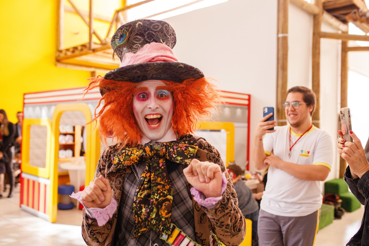 Fotografa familia Curitiba - alice no pais das maravilhas buffet play house