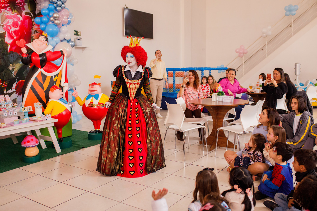 Fotografa familia Curitiba - alice no pais das maravilhas buffet play house