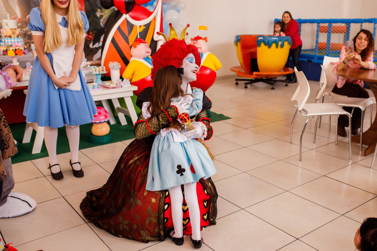 Fotografa familia Curitiba - alice no pais das maravilhas buffet play house