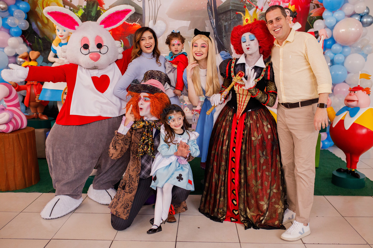 Fotografa familia Curitiba - alice no pais das maravilhas buffet play house