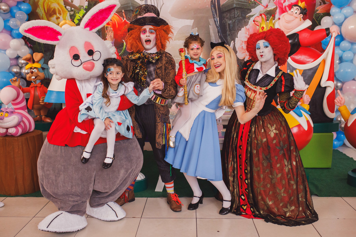 Fotografa familia Curitiba - alice no pais das maravilhas buffet play house