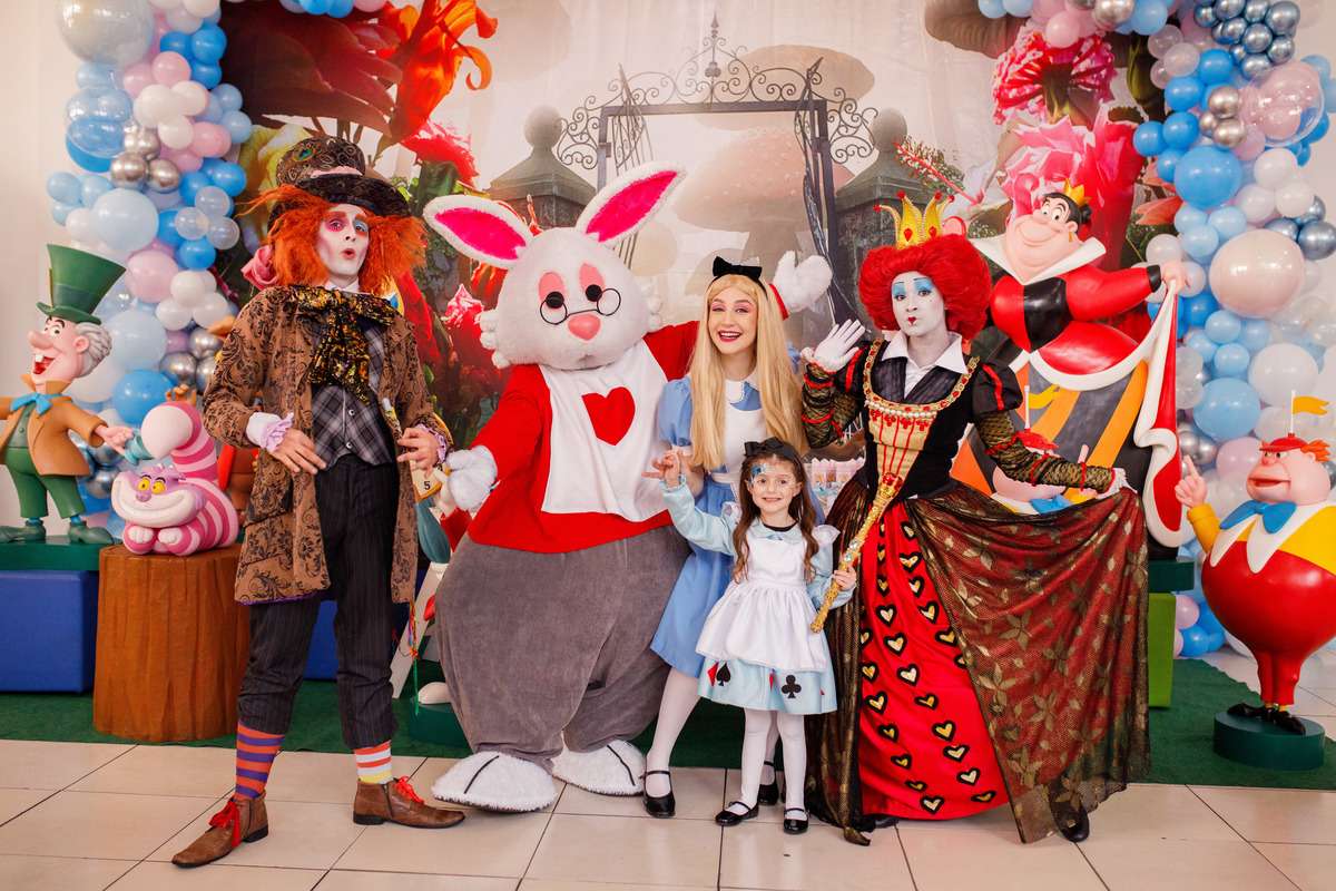 Fotografa familia Curitiba - alice no pais das maravilhas buffet play house