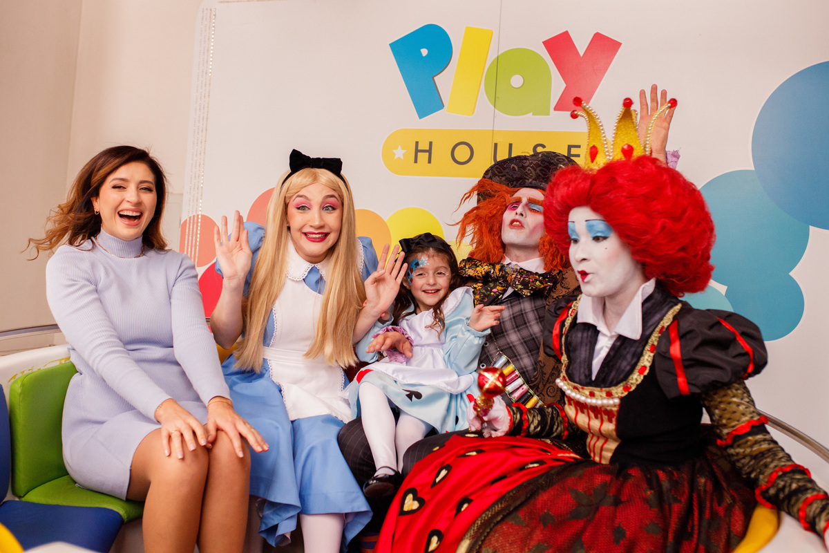 Fotografa familia Curitiba - alice no pais das maravilhas buffet play house