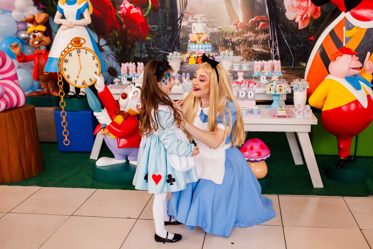 Fotografa familia Curitiba - alice no pais das maravilhas buffet play house