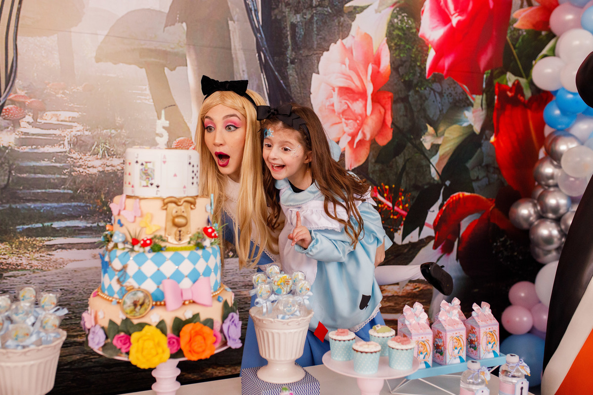 Fotografa familia Curitiba - alice no pais das maravilhas buffet play house