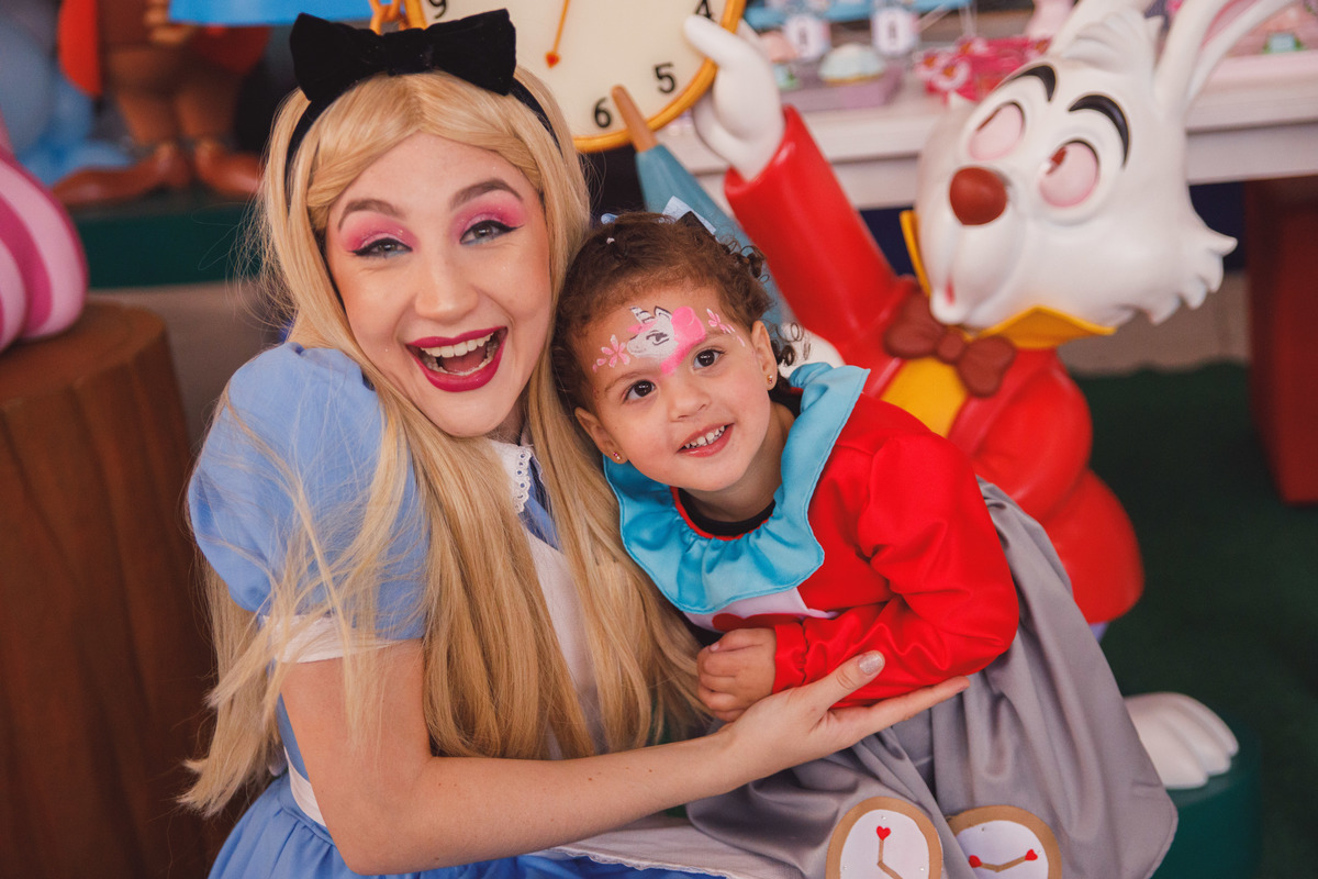 Fotografa familia Curitiba - alice no pais das maravilhas buffet play house