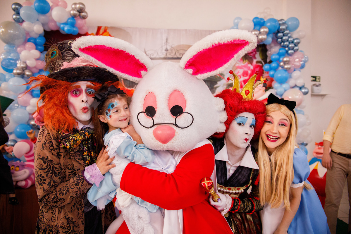 Fotografa familia Curitiba - alice no pais das maravilhas buffet play house