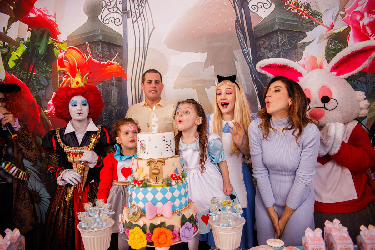 Fotografa familia Curitiba - alice no pais das maravilhas buffet play house