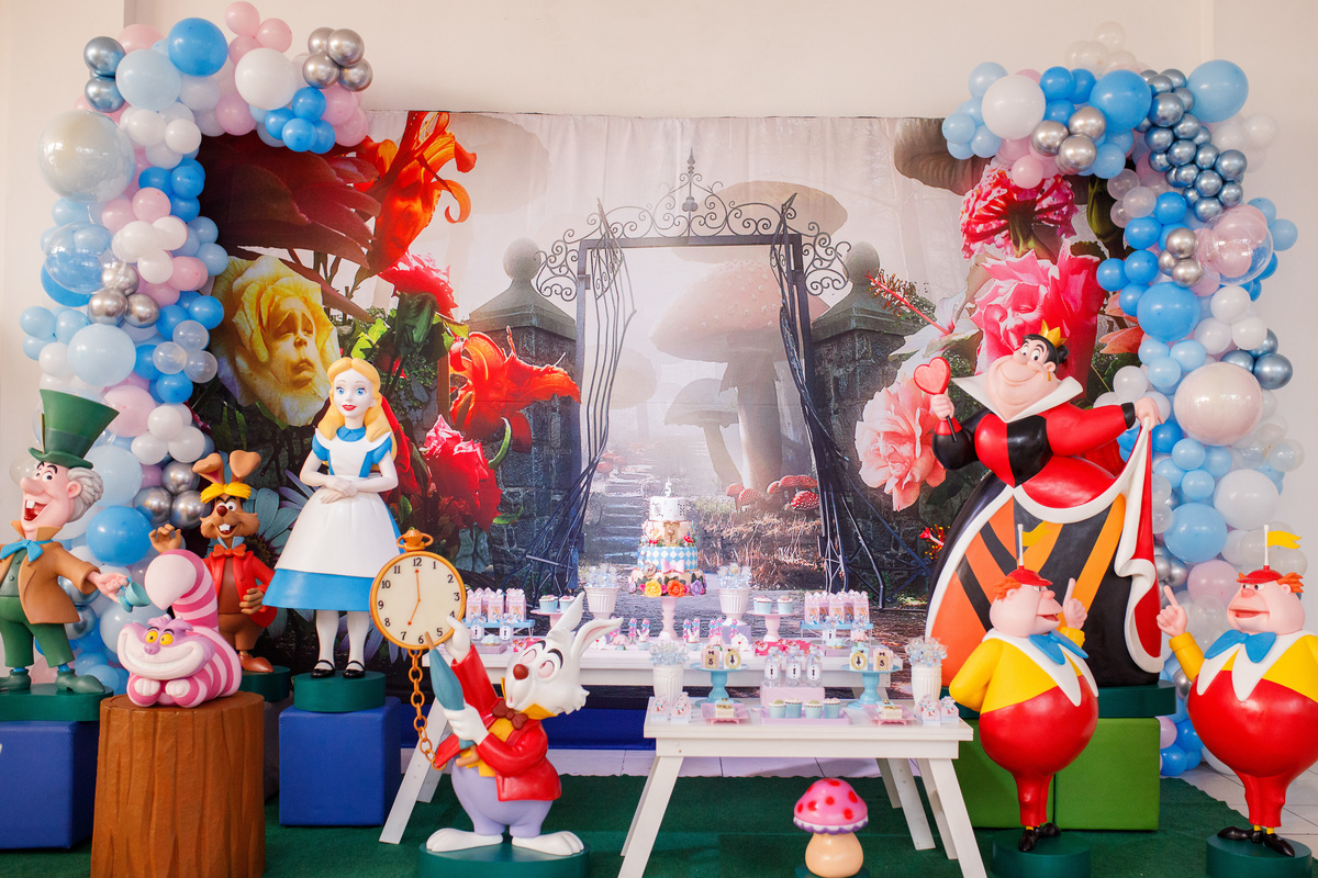 Fotografa familia Curitiba - alice no pais das maravilhas buffet play house