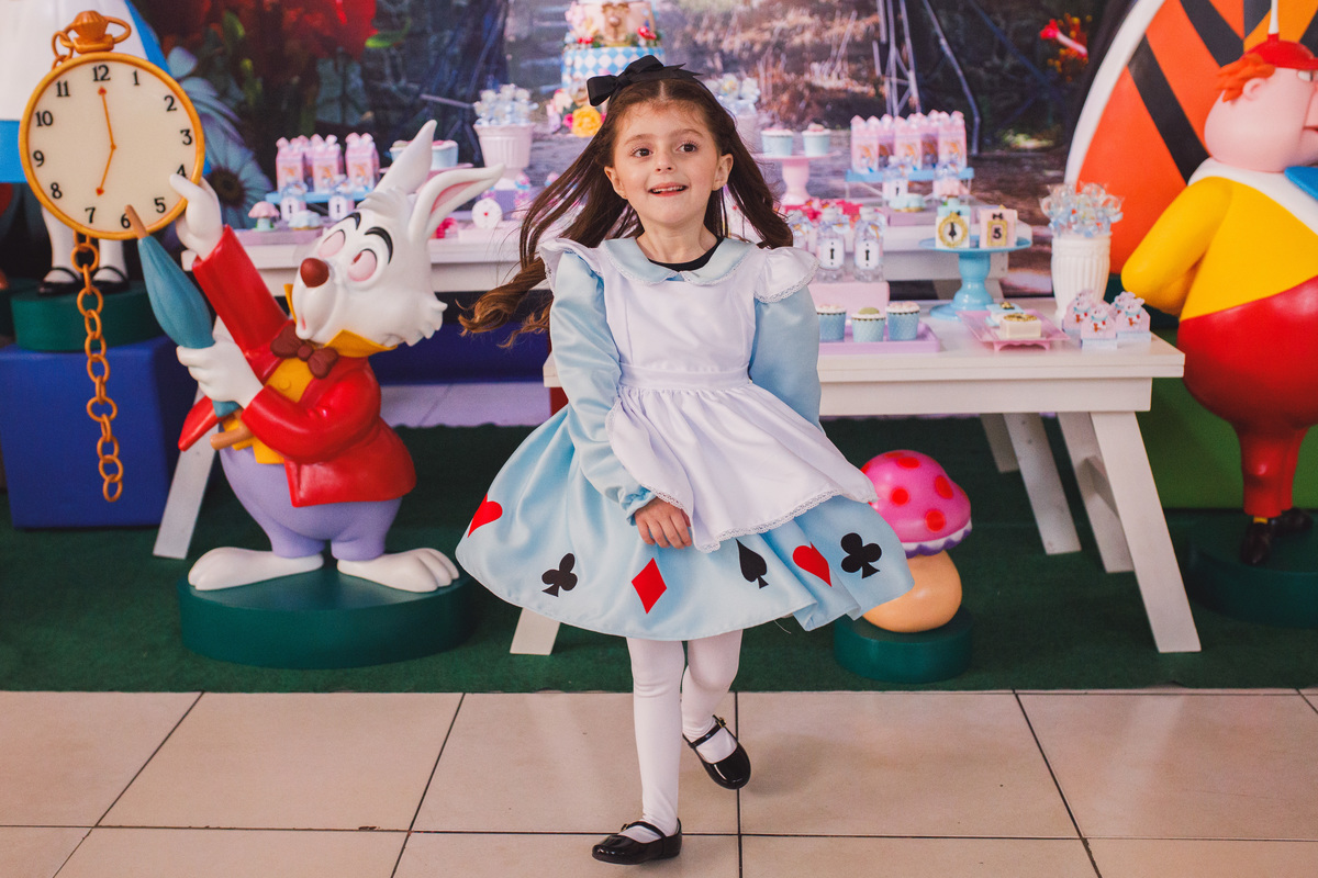 Fotografa familia Curitiba - alice no pais das maravilhas buffet play house