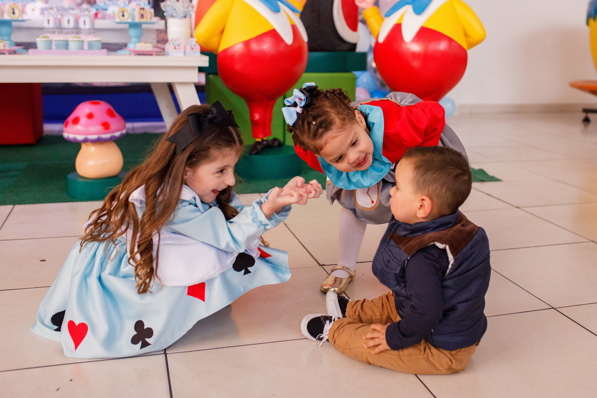 Fotografa familia Curitiba - alice no pais das maravilhas buffet play house