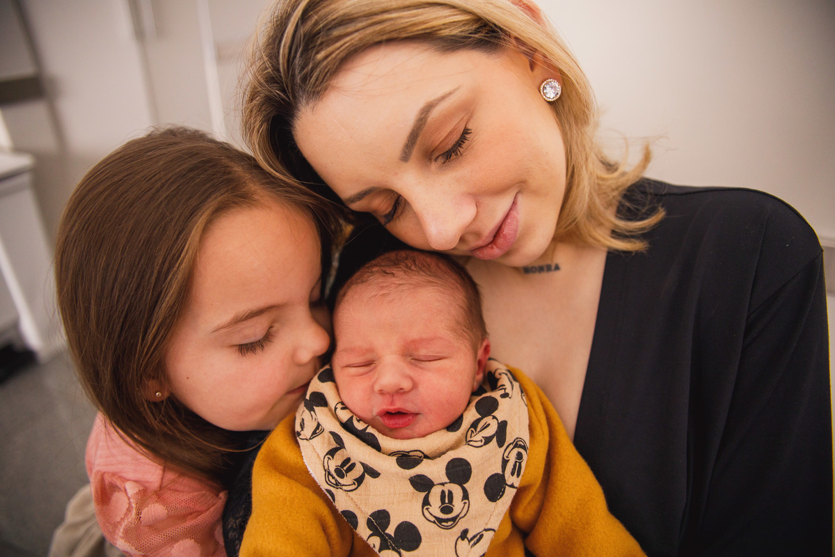 Fotografa familia Curitiba - nascimento hospital santa Brigida menino