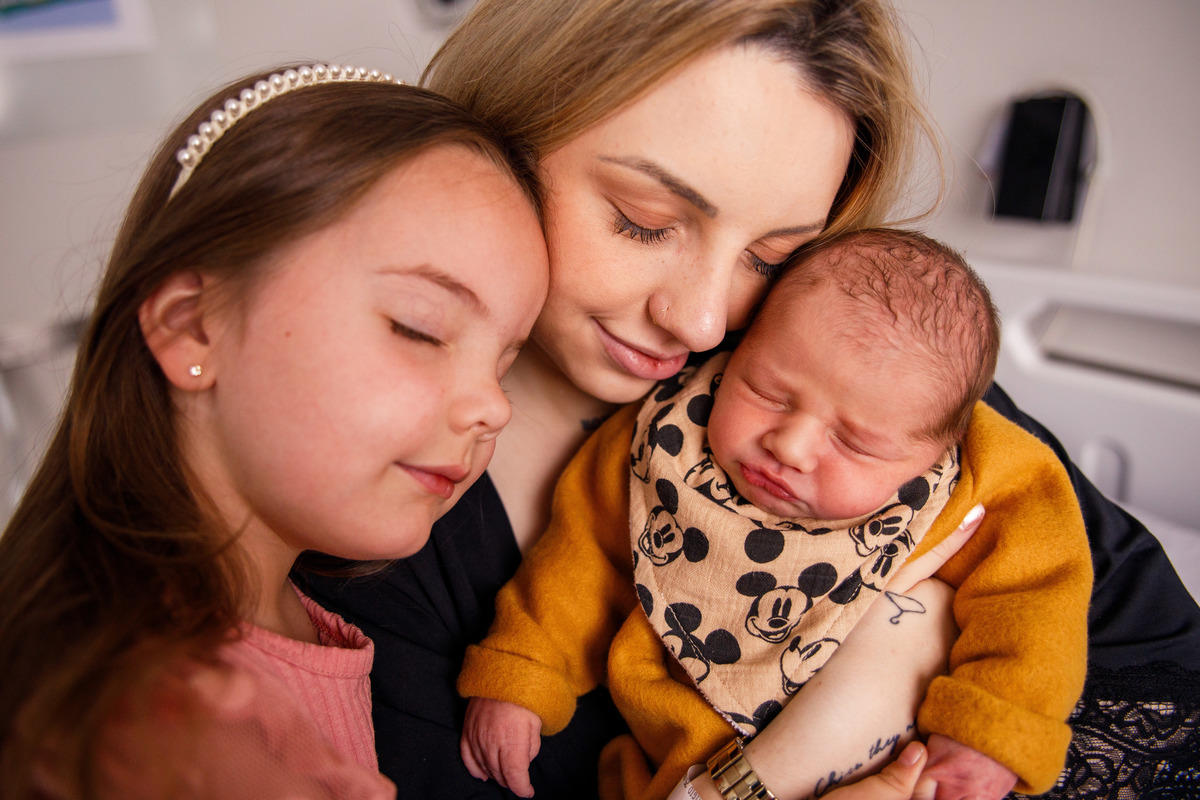 Fotografa familia Curitiba - nascimento hospital santa Brigida menino