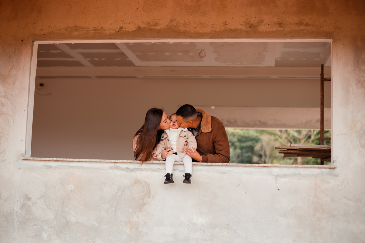 Fotografa familia Curitiba - ensaio bebê casa reforma campo magro