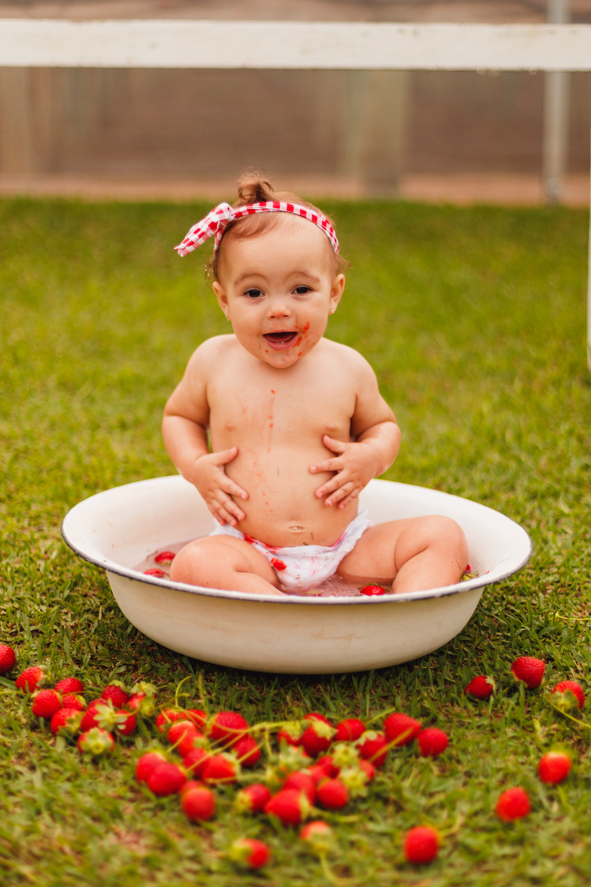 fotografa familia curitiba - ensaio bebe morango SJP