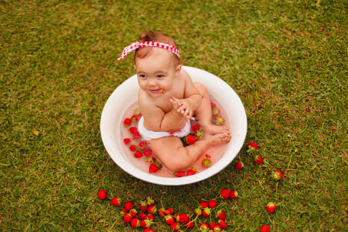 fotografa familia curitiba - ensaio bebe morango SJP