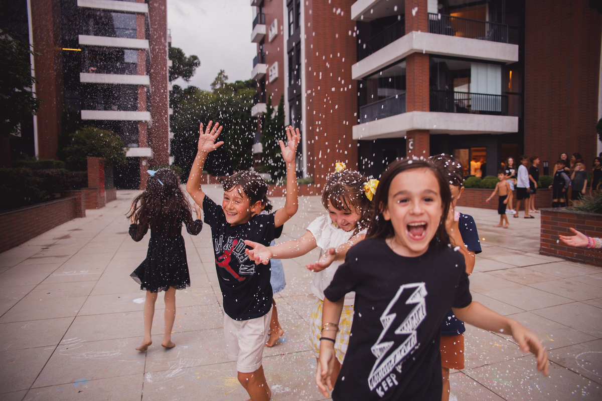 fotografa familia curitiba - aniversário infantil salão de festas  menina