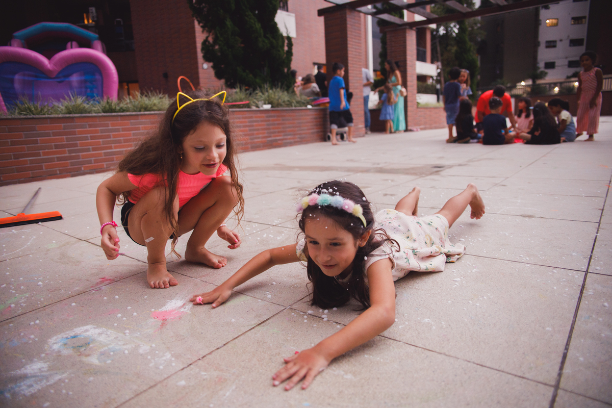 fotografa familia curitiba - aniversário infantil salão de festas  menina