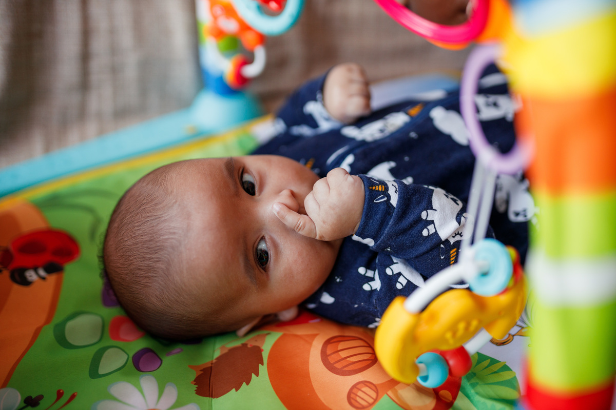 fotografa familia curitiba - bebe menino 2 meses em casa lifestyle - barbara abreu