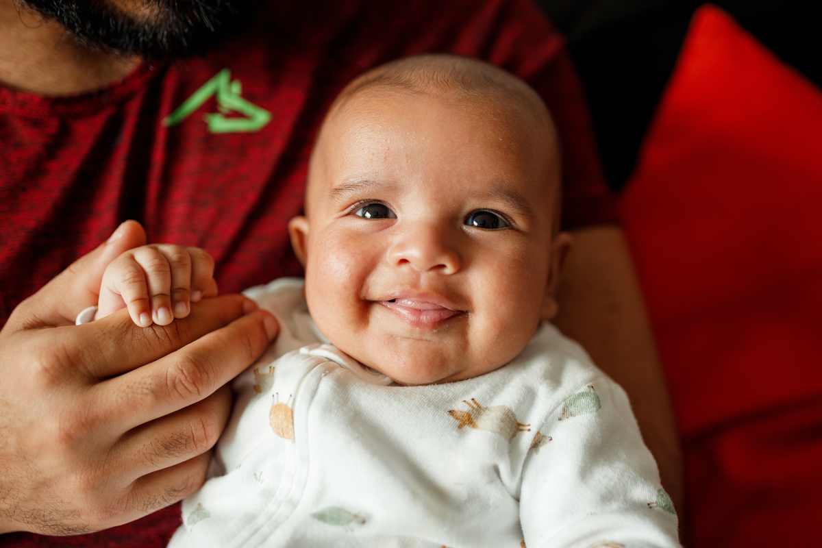 fotografa familia curitiba - bebe menino 2 meses em casa lifestyle - barbara abreu
