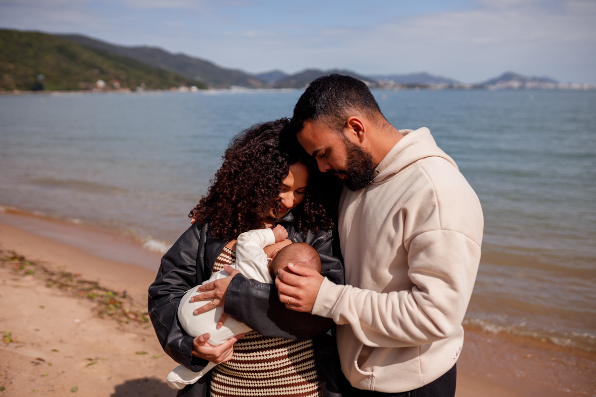 fotografa familia curitiba - bebe menino 2 meses em casa lifestyle - barbara abreu