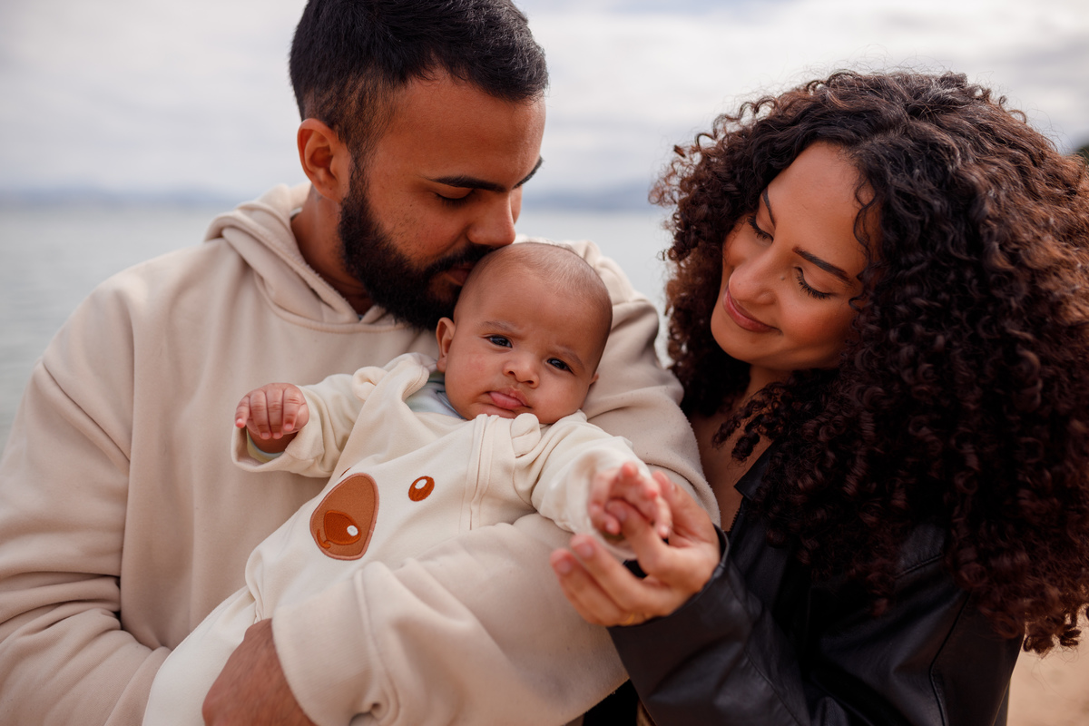 fotografa familia curitiba - bebe menino 2 meses em casa lifestyle - barbara abreu