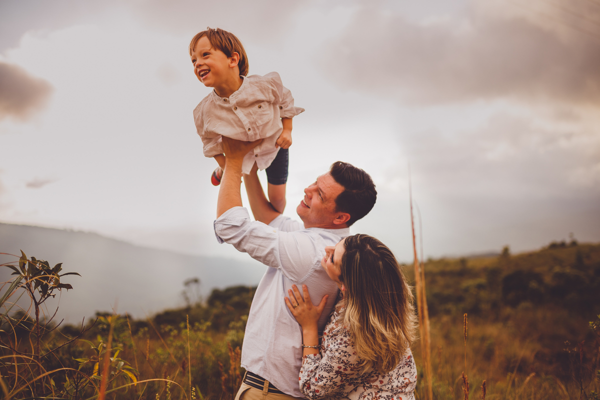 fotografa familia curitiba - Pedro na montanha