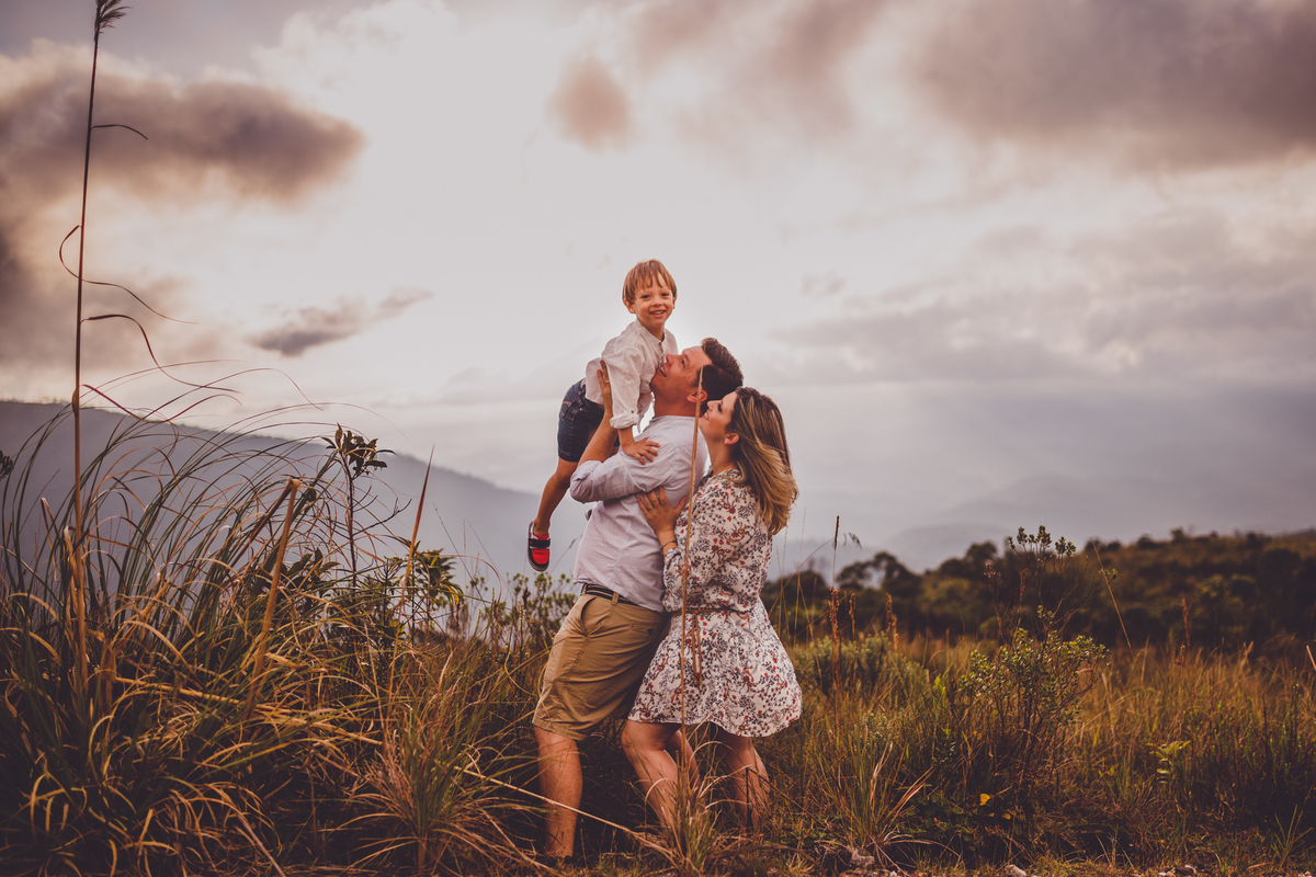 fotografa familia curitiba - Pedro na montanha