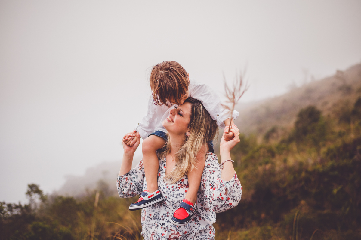 fotografa familia curitiba - Pedro na montanha