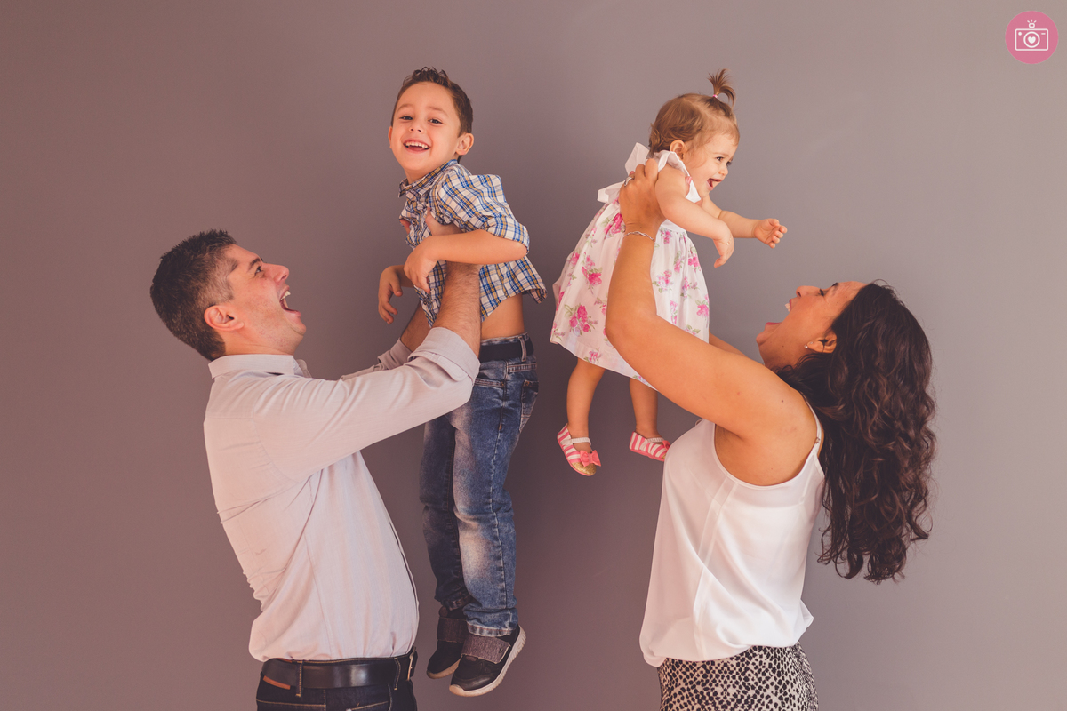 fotografa familia curitiba - ensaio smash the cake Sarah - bolo