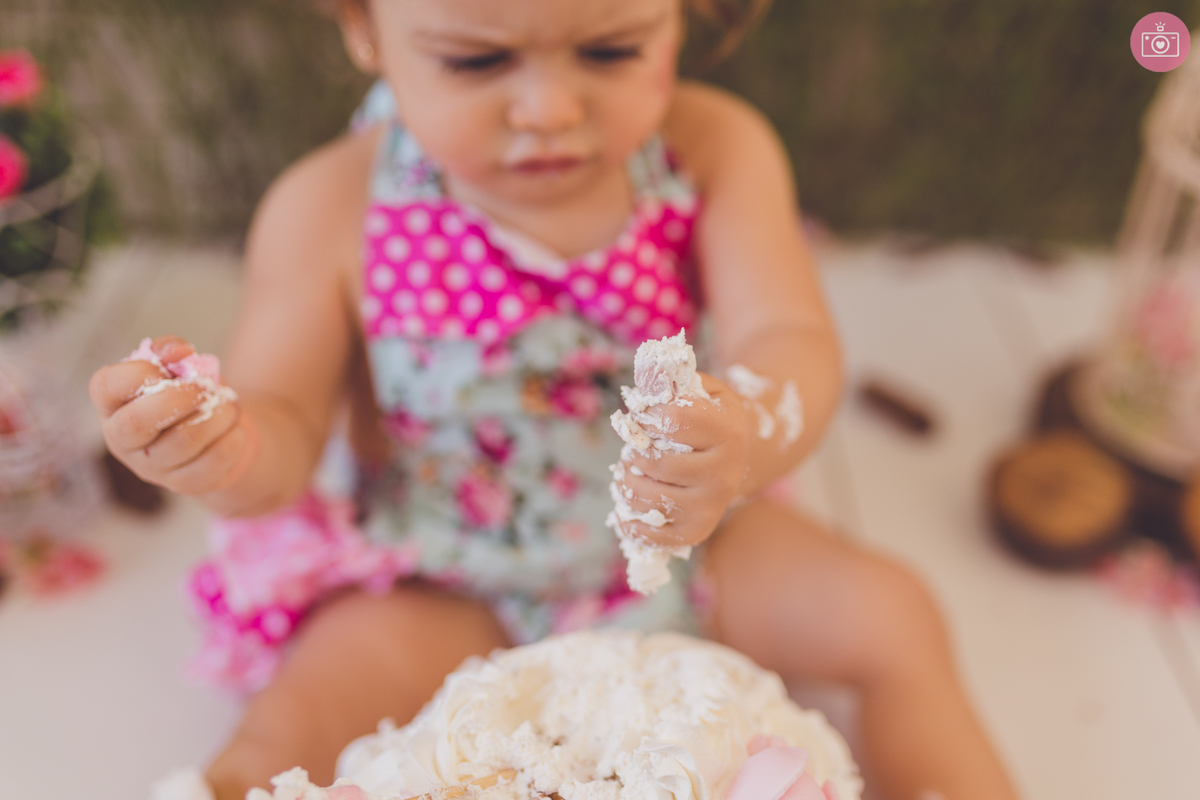 fotografa familia curitiba - ensaio smash the cake Sarah - bolo