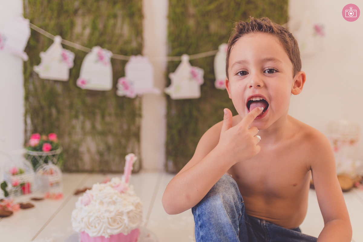 fotografa familia curitiba - ensaio smash the cake Sarah - bolo
