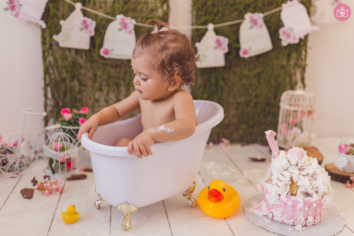 fotografa familia curitiba - ensaio smash the cake Sarah - bolo