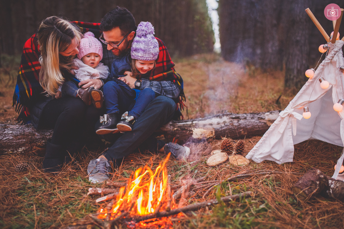 fotografa familia curitiba - acompanhamento trimestral - julia 9 meses - acampamento na floresta