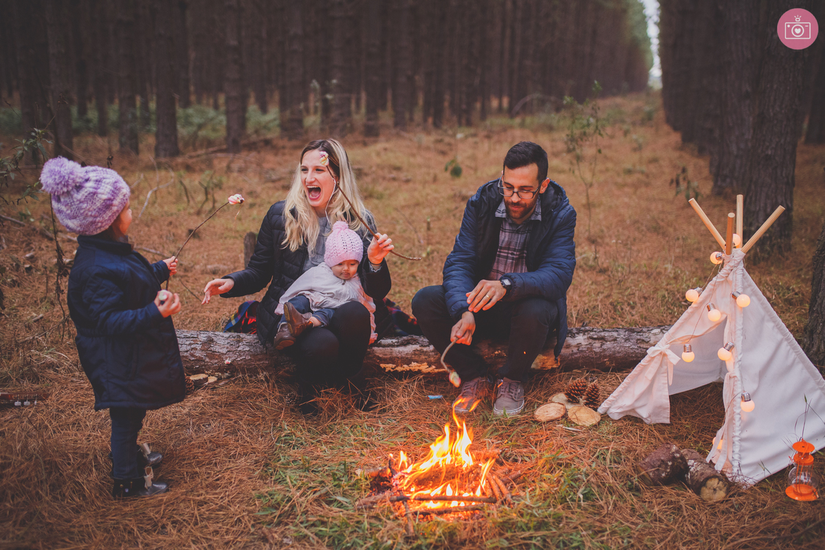 fotografa familia curitiba - acompanhamento trimestral - julia 9 meses - acampamento na floresta