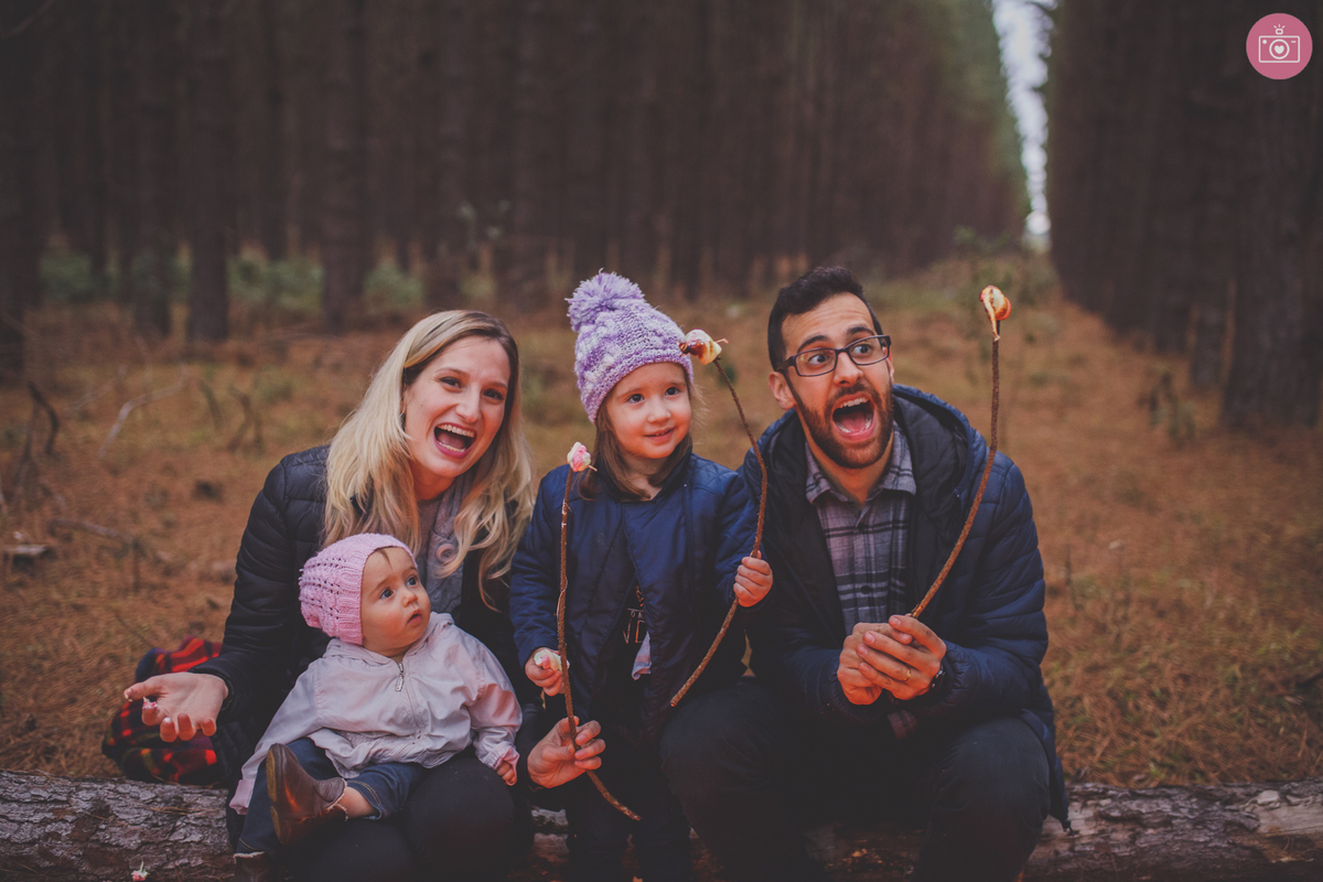 fotografa familia curitiba - acompanhamento trimestral - julia 9 meses - acampamento na floresta