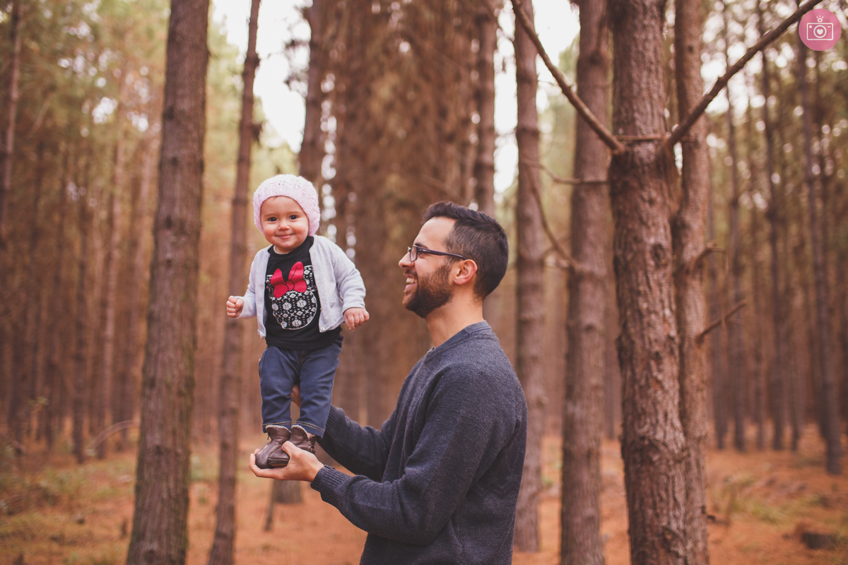 fotografa familia curitiba - acompanhamento trimestral - julia 9 meses - acampamento na floresta