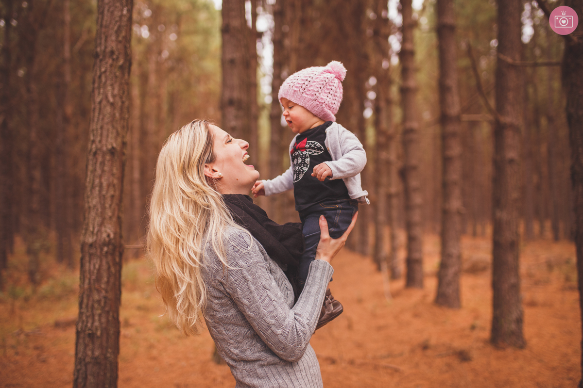 fotografa familia curitiba - acompanhamento trimestral - julia 9 meses - acampamento na floresta