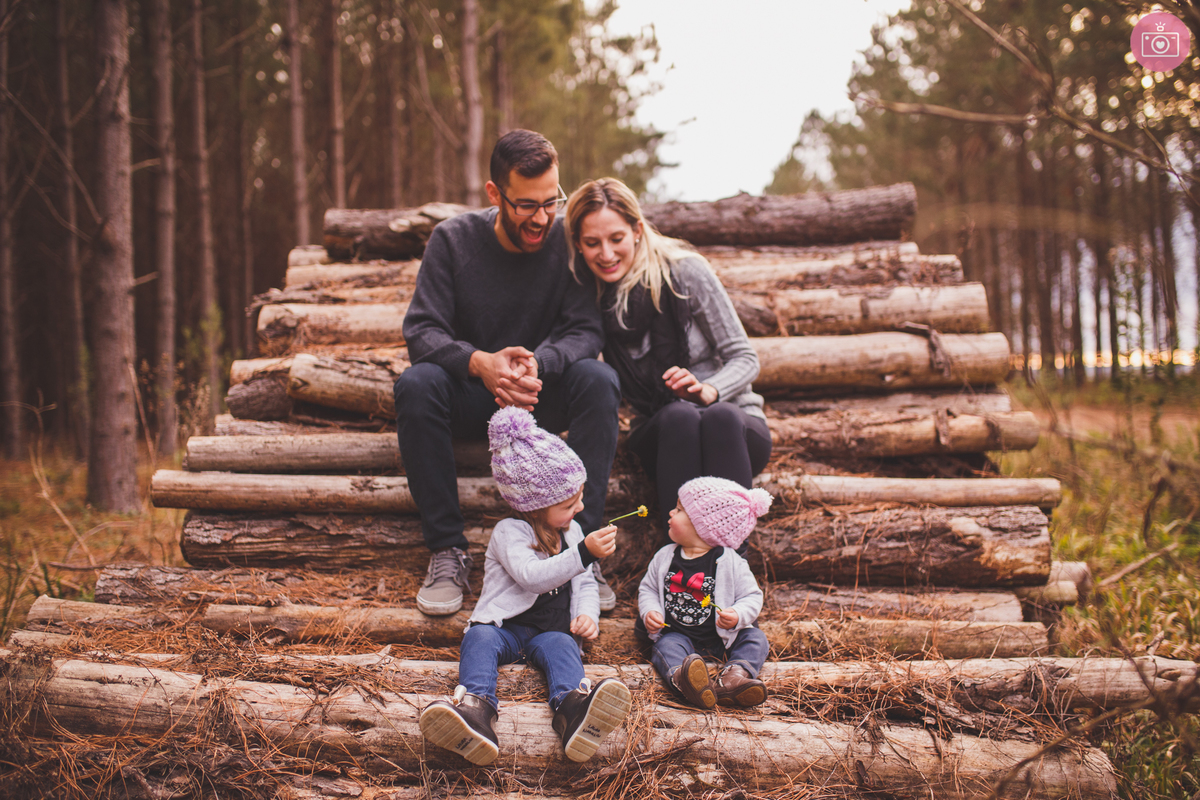 fotografa familia curitiba - acompanhamento trimestral - julia 9 meses - acampamento na floresta