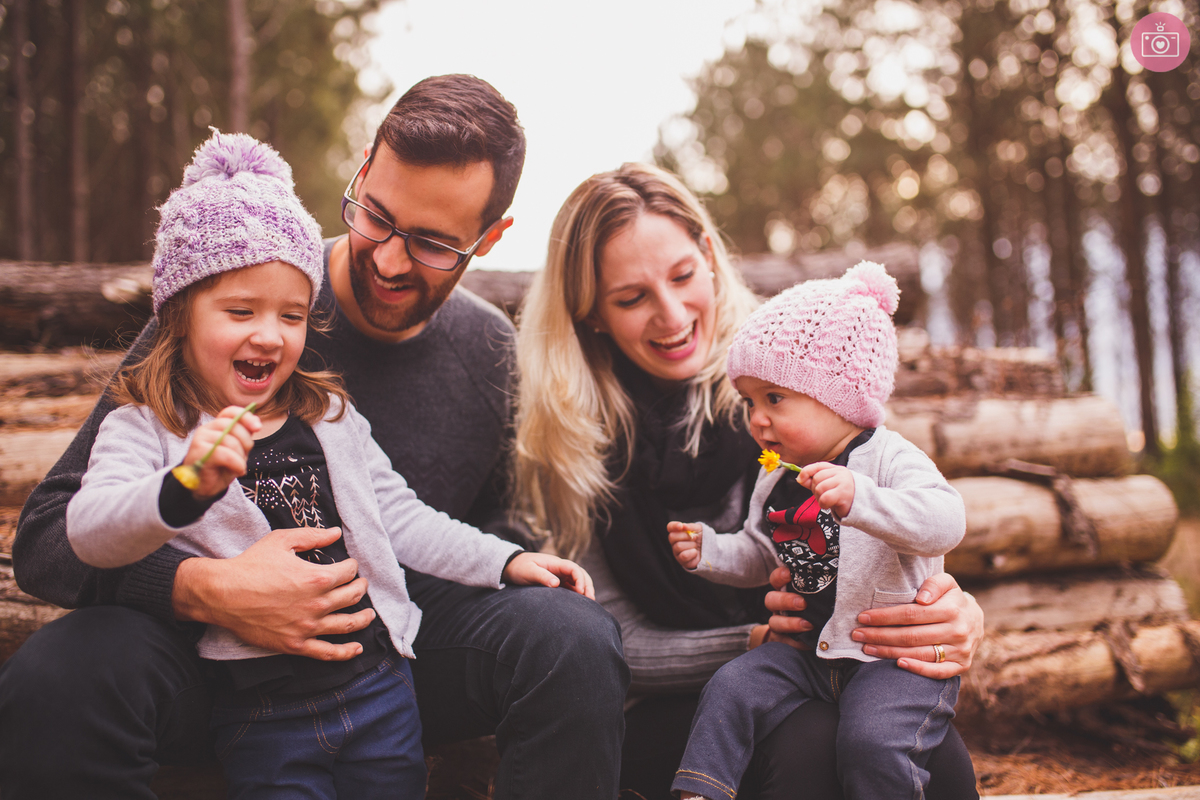 fotografa familia curitiba - acompanhamento trimestral - julia 9 meses - acampamento na floresta