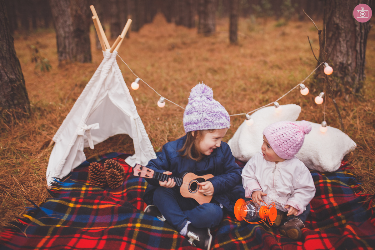 fotografa familia curitiba - acompanhamento trimestral - julia 9 meses - acampamento na floresta