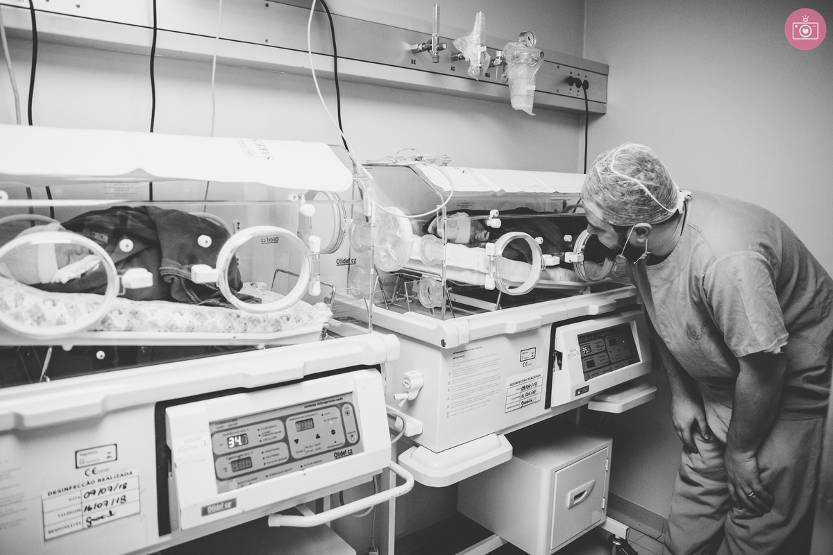 fotografa familia curitiba - nascimento gêmeos Helena e Arthur