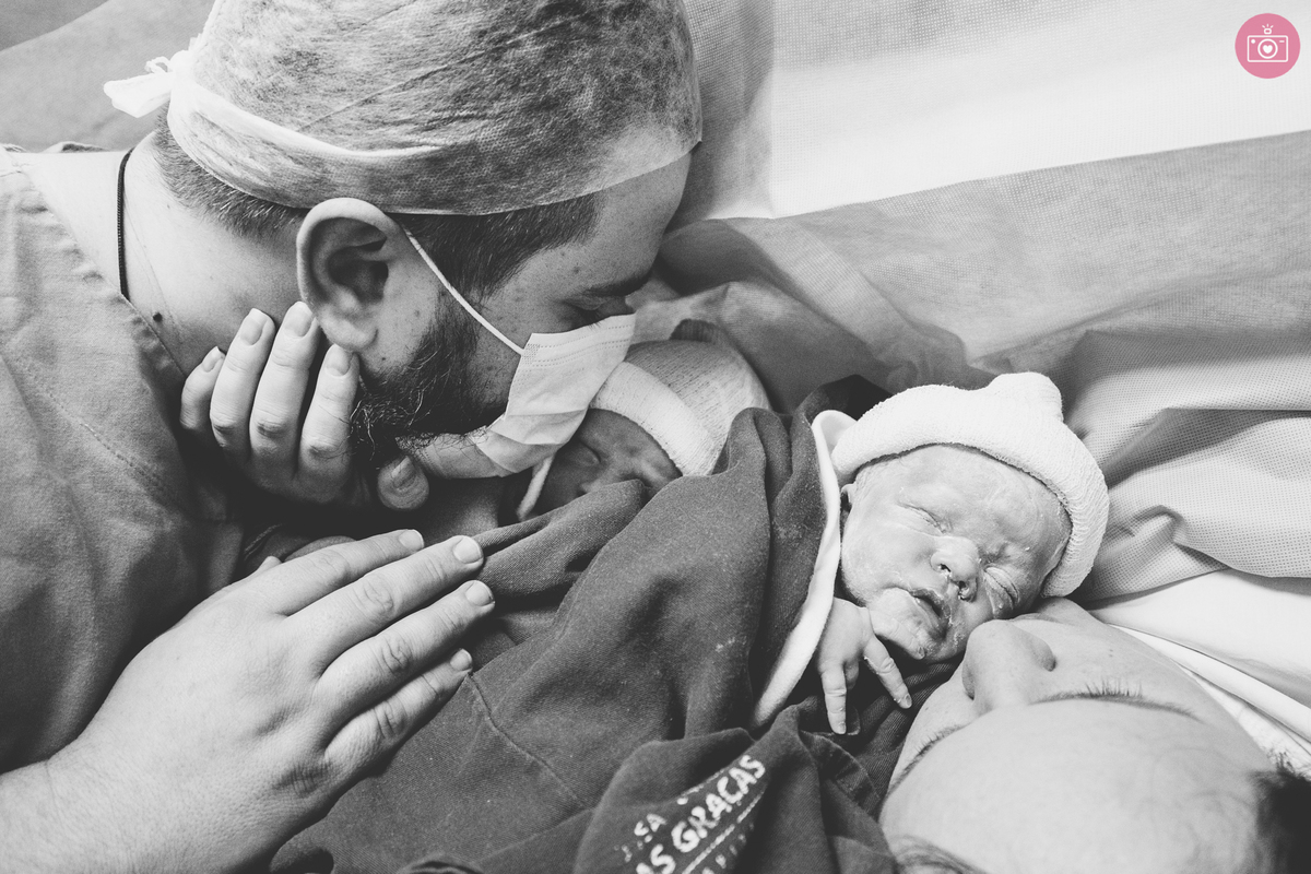 fotografa familia curitiba - nascimento gêmeos Helena e Arthur