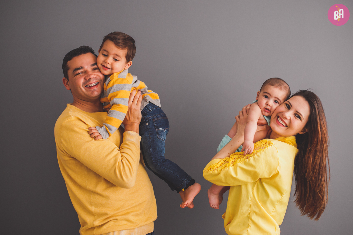 fotografa familia Curitiba - acompanhamento estúdio 5 meses 