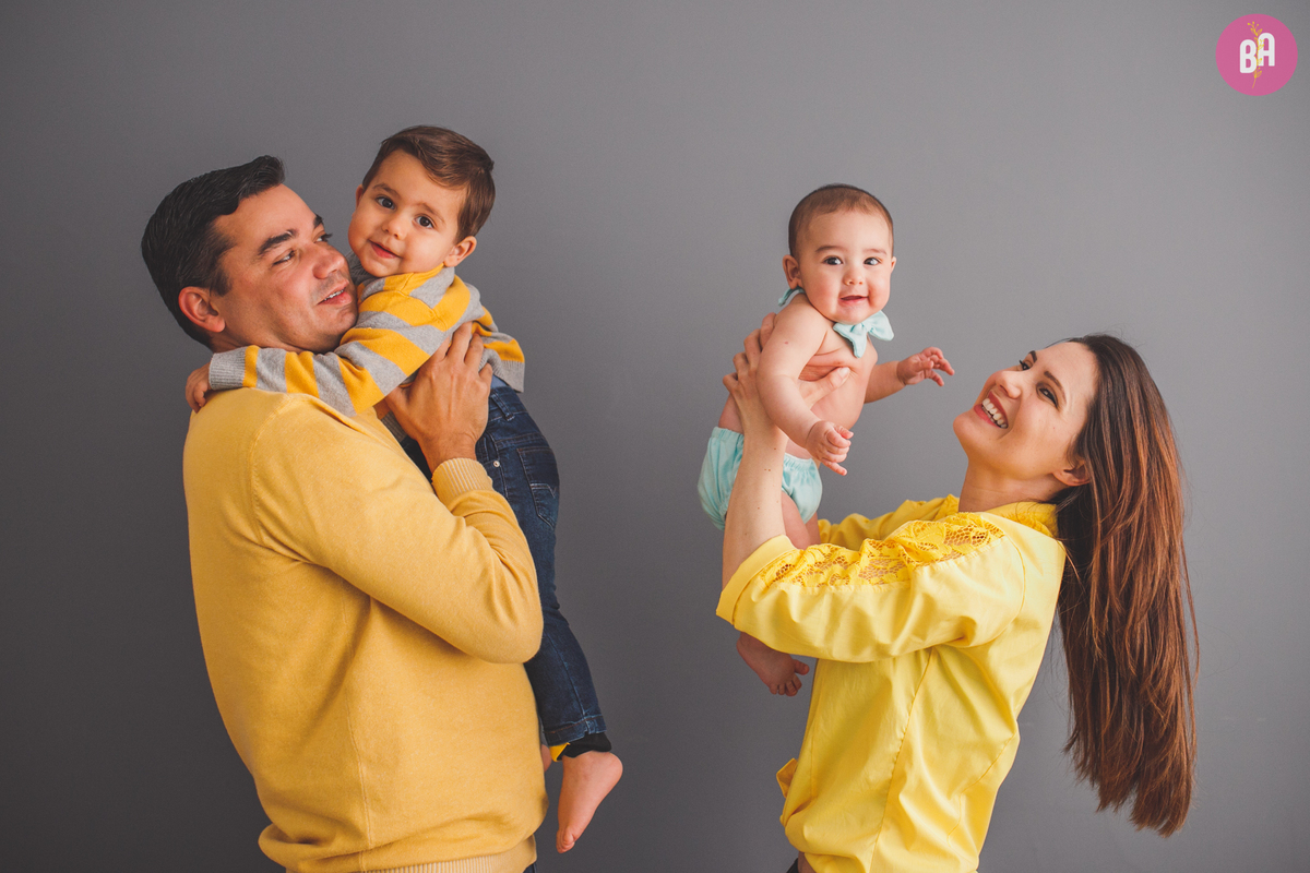 fotografa familia Curitiba - acompanhamento estúdio 5 meses 