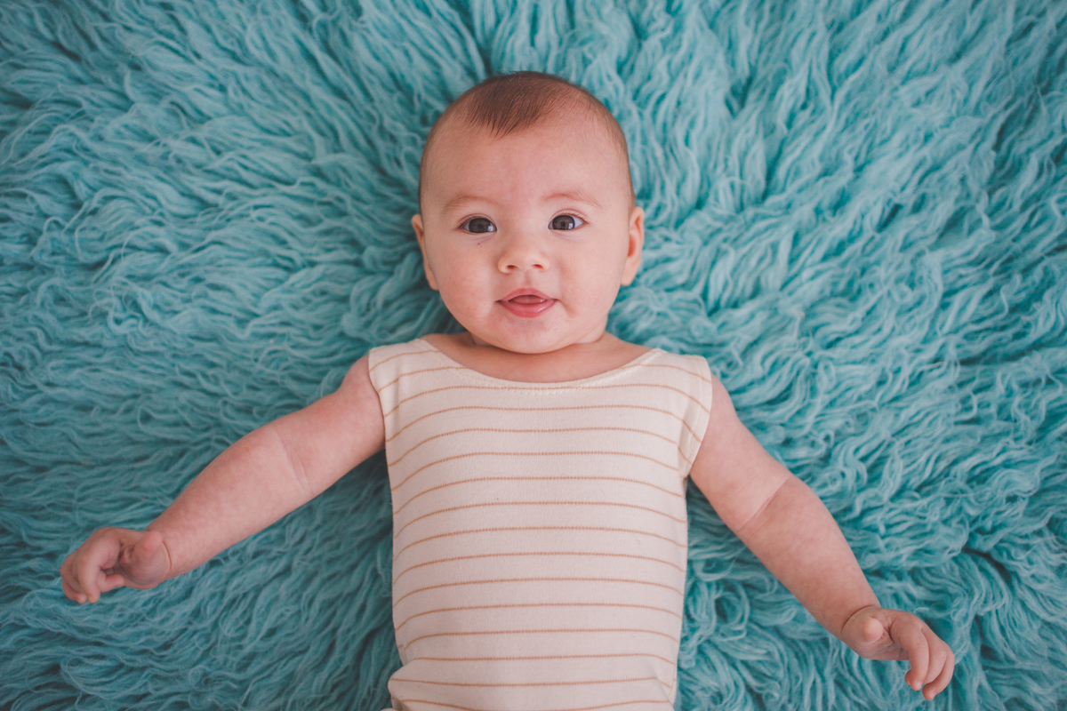 fotografa familia curitiba - acompanhamento mensal Artur - bebe estudio