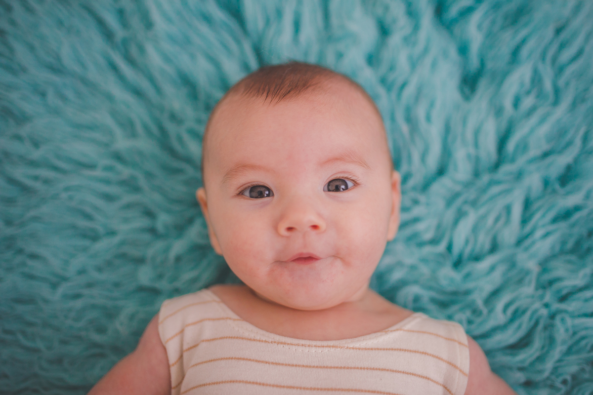 fotografa familia curitiba - acompanhamento mensal Artur - bebe estudio