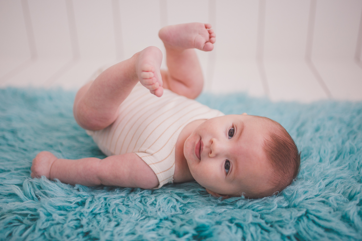 fotografa familia curitiba - acompanhamento mensal Artur - bebe estudio