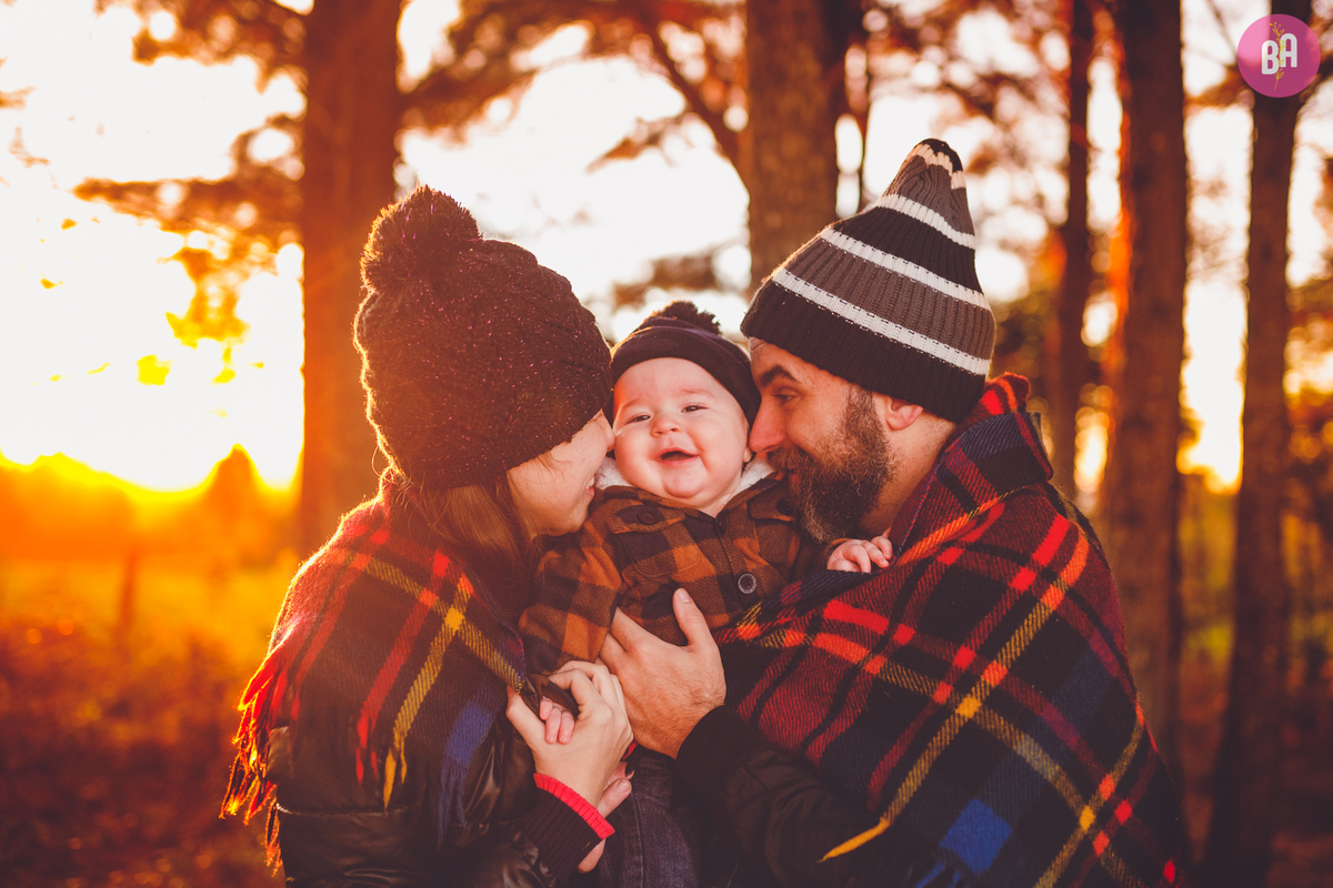 fotografa familia curitiba - acompanhamento bimestral - ensaio externo nascer do sol - bebe